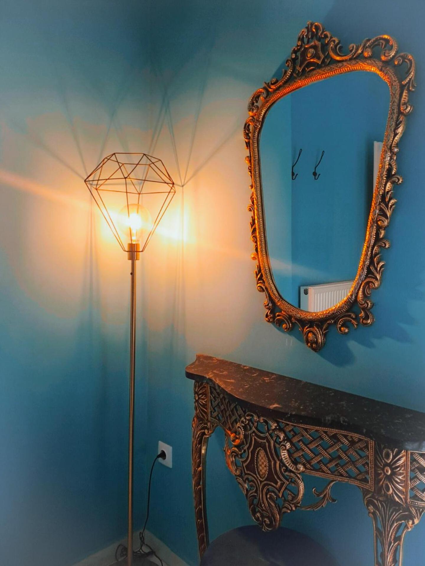 Apartment Vintage Art On The Sea *